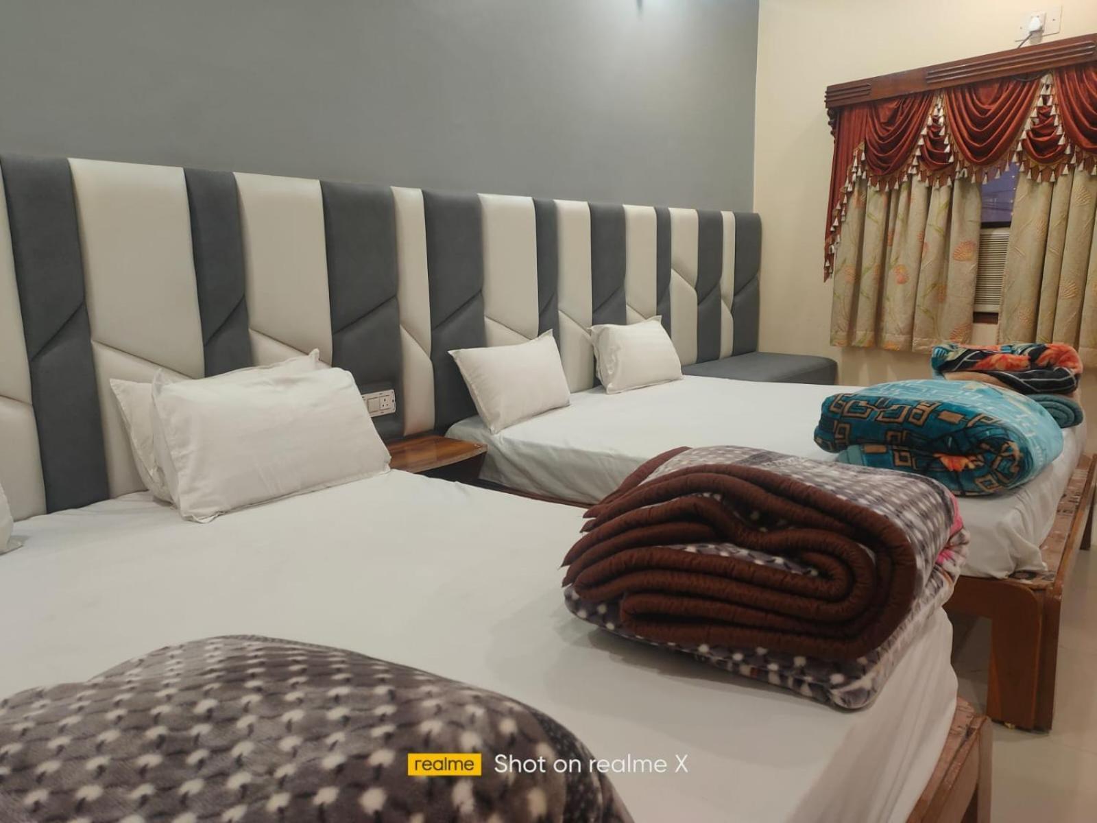 Hotel Pleasure Landmark Удджайн Экстерьер фото