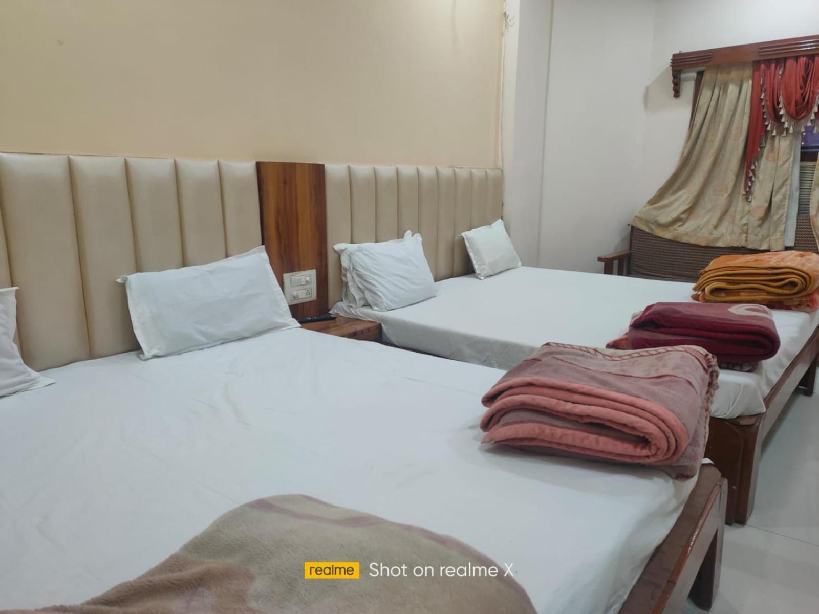 Hotel Pleasure Landmark Удджайн Экстерьер фото
