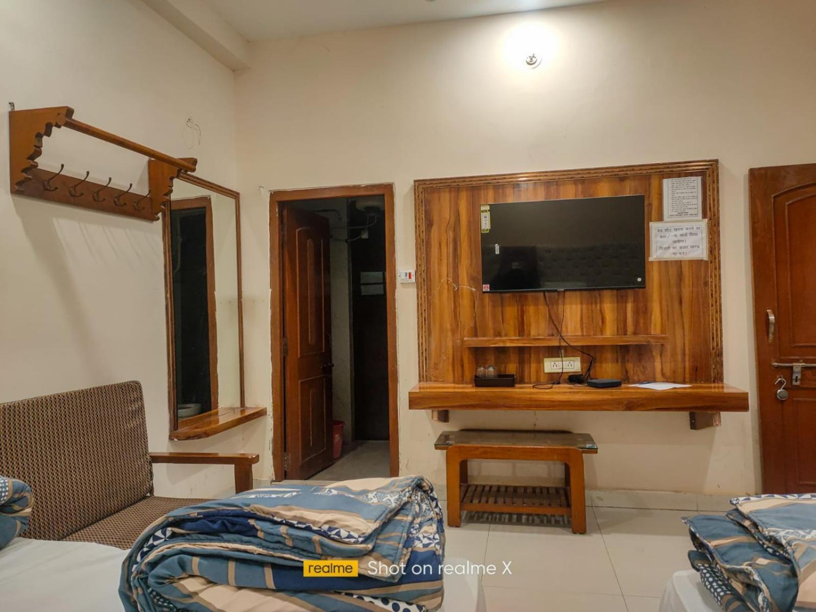Hotel Pleasure Landmark Удджайн Экстерьер фото