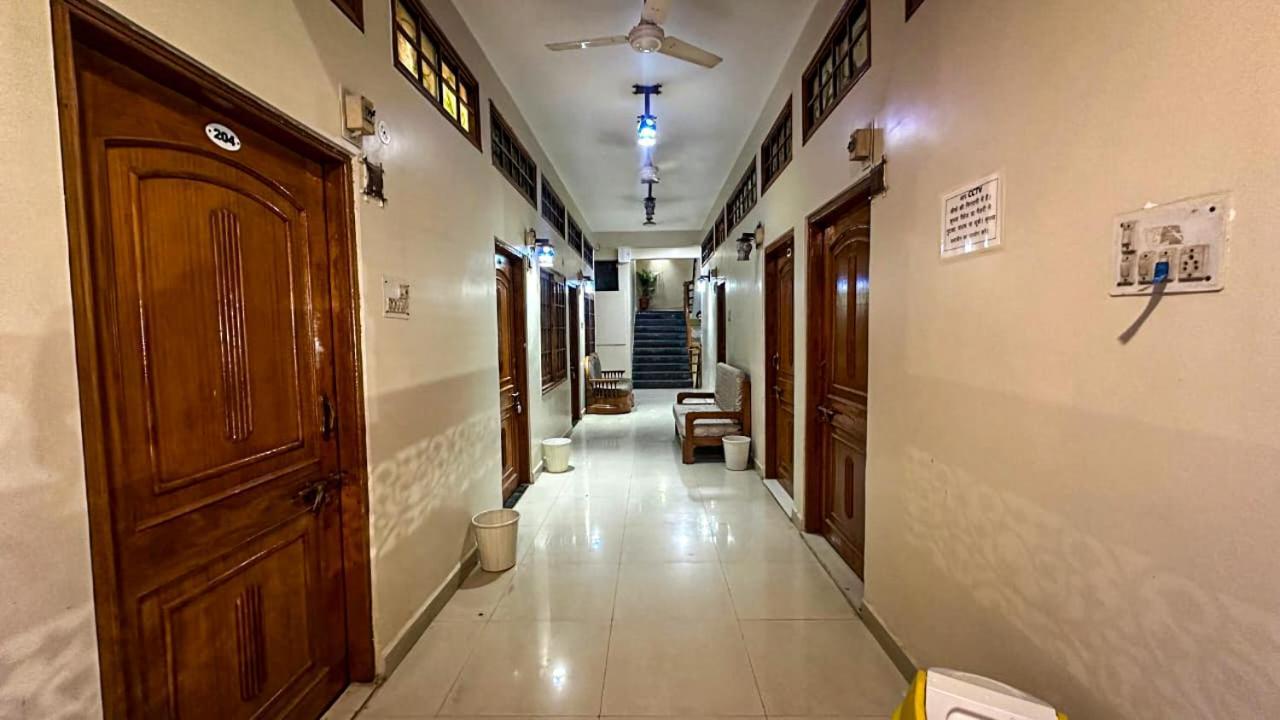 Hotel Pleasure Landmark Удджайн Экстерьер фото